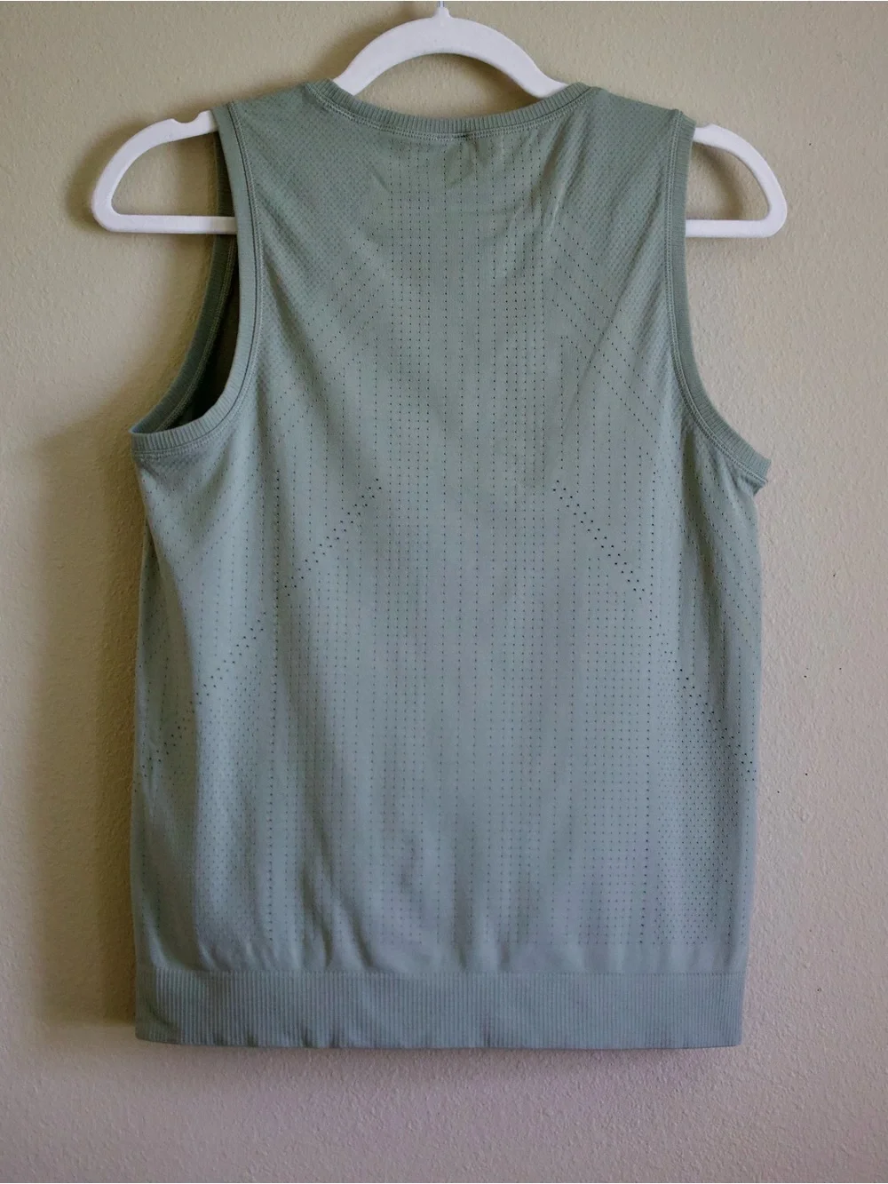 Athleta Women’s Sage Green Perforated Performance Tank Size Small